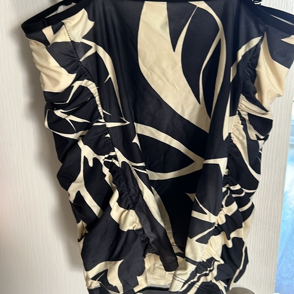 4- swimsuit tops , used ,Different brands , exposure,profile, jag, Anne Cole. - Picture 5 of 9